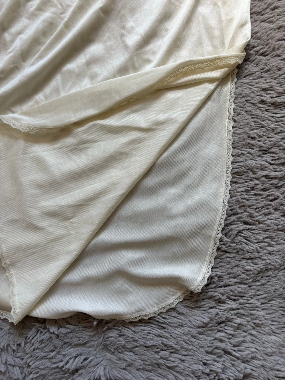 NWT Vanity Fair Cream Satin feel Half Slip with Lace Hem Vintage Size Large